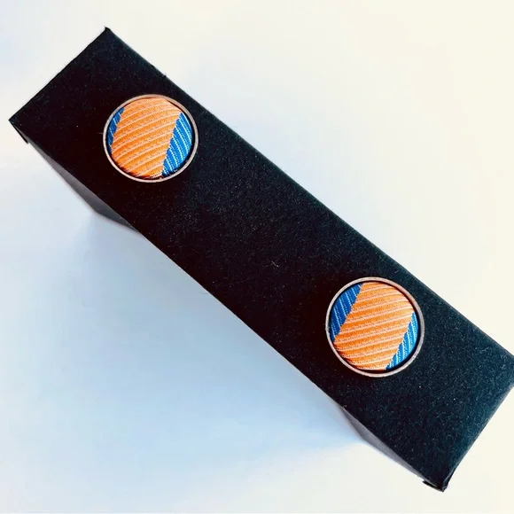 Paul Smith London Tie, Cufflinks, and Pocket Square Gift Set - Picture 9 of 16